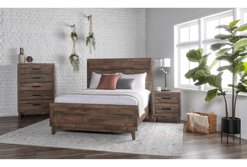 Ranier Queen Wood 3 Piece Bedroom Set With Chest & Nightstand | Panel