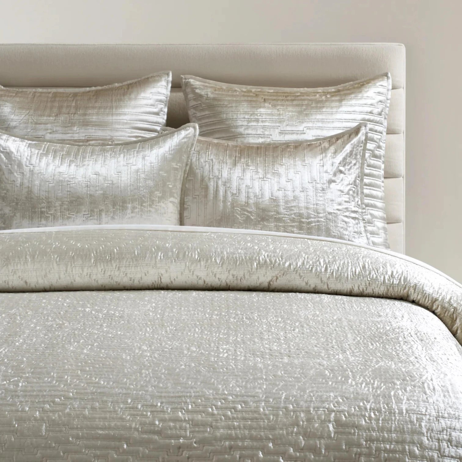 Luxury Quilted Velvet Bedding Set – Soft Metallic Grey Designer Bedroom Decor